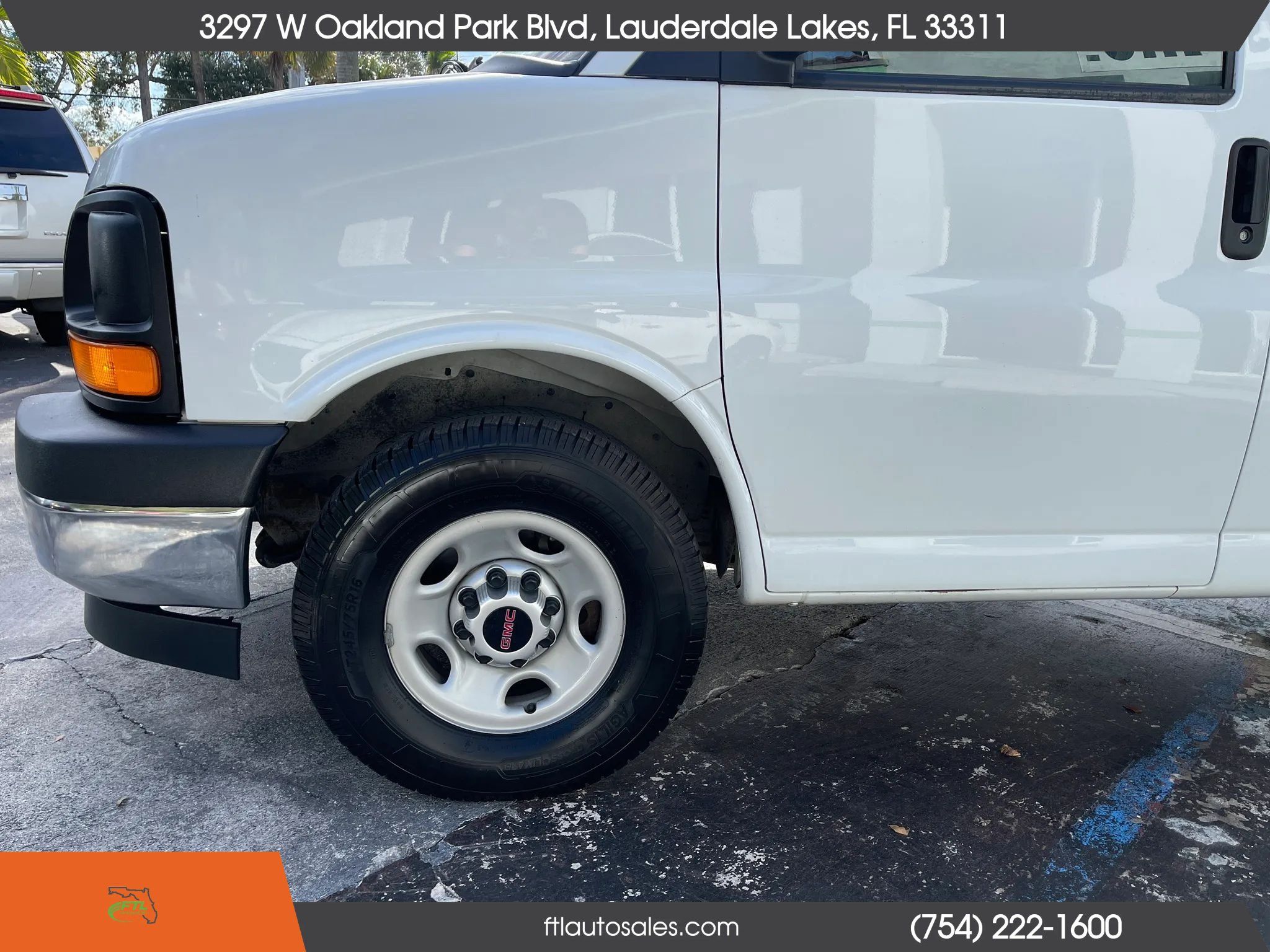 Used 2017 GMC Savana 3500 Extended RWD image 18