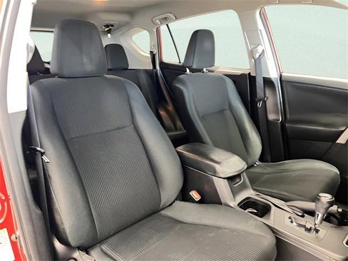 Used 2016 Toyota RAV4 LE image 8