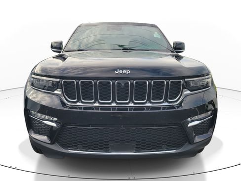 Used 2024 Jeep Grand Cherokee Limited w/ Luxury Tech Group II RWD image 2