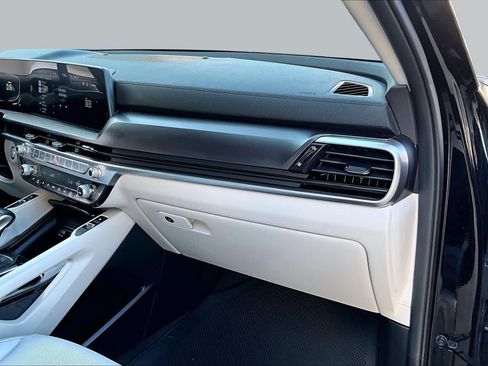 Certified 2025 Kia Telluride S FWD image 19