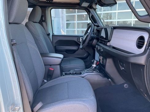 Used 2024 Jeep Wrangler Unlimited w/ Convenience Group image 18