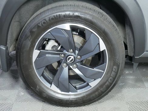 Used 2024 Nissan Rogue SV AWD/4WD image 11
