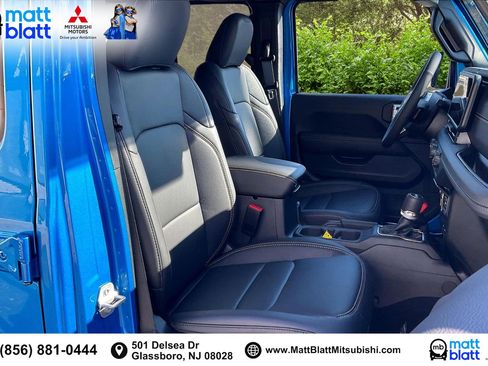 Used 2025 Jeep Wrangler Sahara image 8