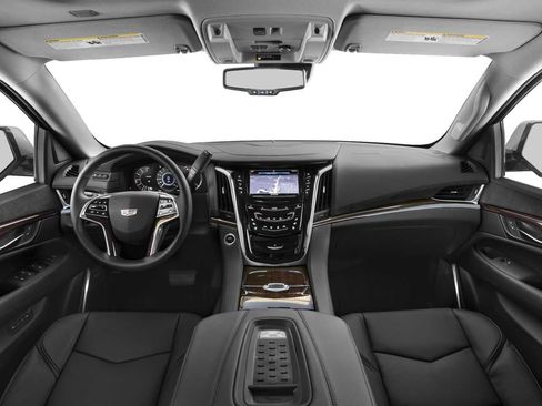 Used 2018 Cadillac Escalade Luxury AWD/4WD image 5