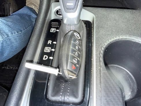 Used 2025 Nissan Altima 2.5 SV FWD image 29