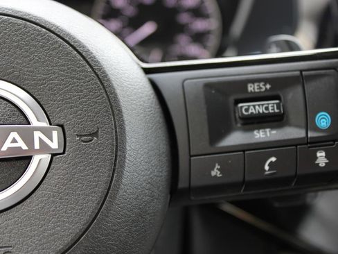 Used 2025 Nissan Pathfinder SL AWD/4WD image 21