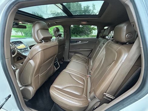 Used 2016 Lincoln MKX Reserve w/ Climate Package FWD image 15