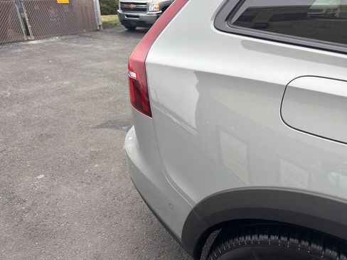 Used 2025 Volvo V60 B5 Cross Country Plus image 20