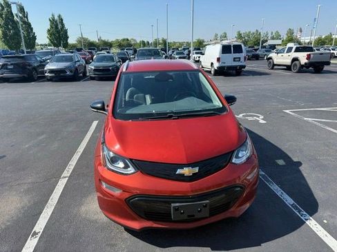 Used 2020 Chevrolet Bolt Premier w/ Infotainment Package FWD image 22