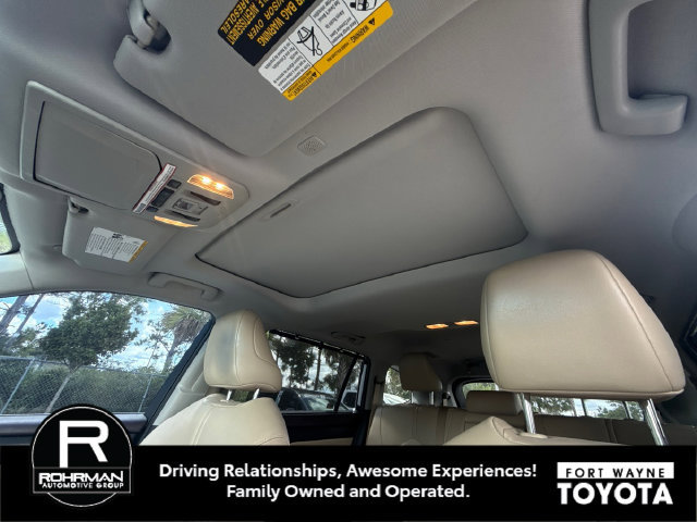 Used 2020 Toyota Highlander XLE FWD image 9