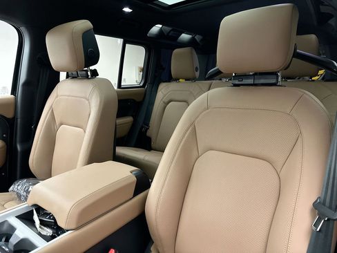 New 2026 Land Rover Defender 110 X-Dynamic SE image 22