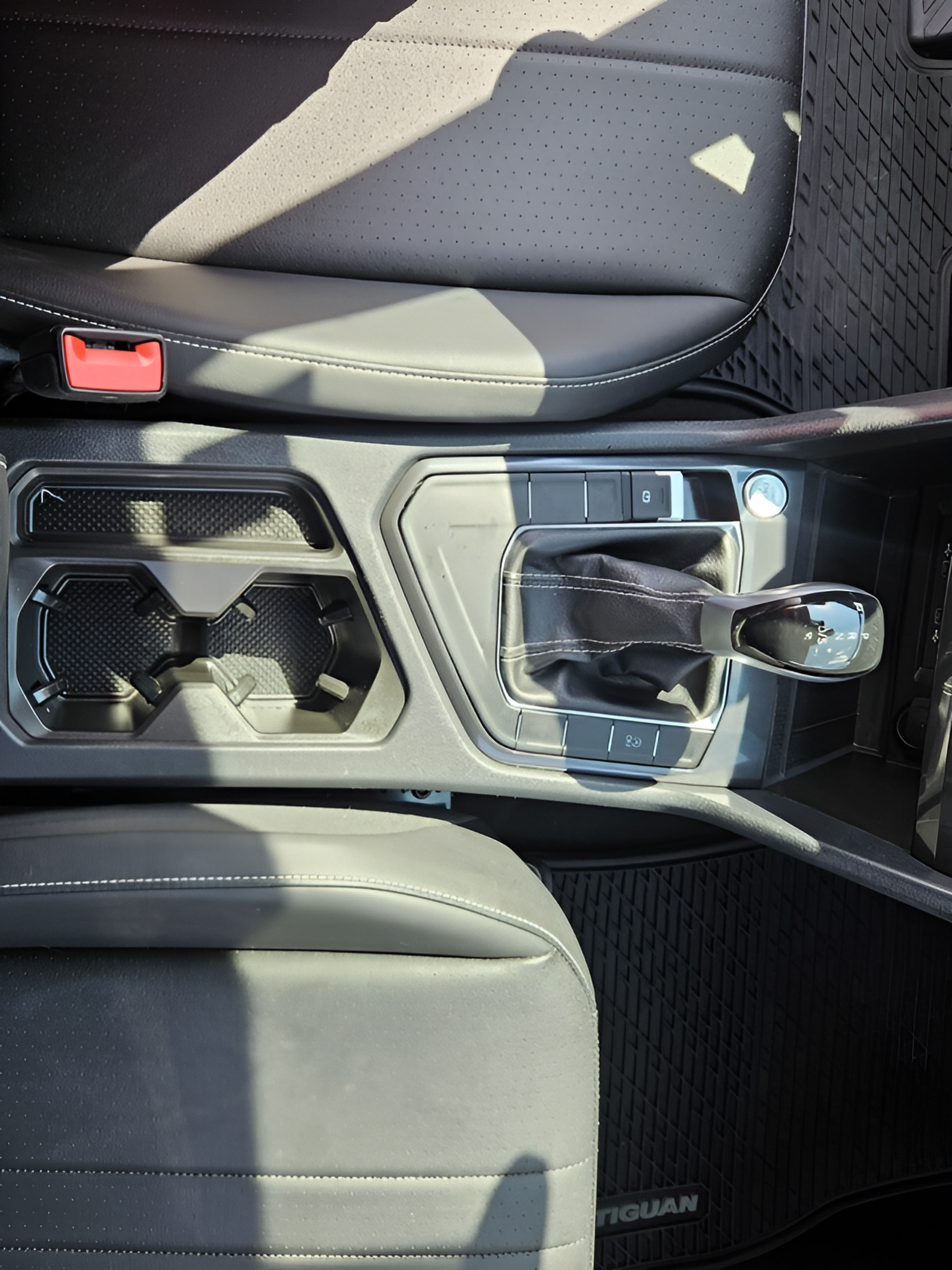 Certified 2023 Volkswagen Tiguan SE w/ Panoramic Sunroof Package FWD image 17