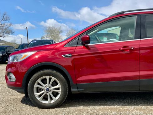 Used 2018 Ford Escape SE w/ SE Sync 3 Package AWD/4WD image 10