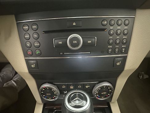 Used 2010 Mercedes-Benz GLK 350 4MATIC image 19