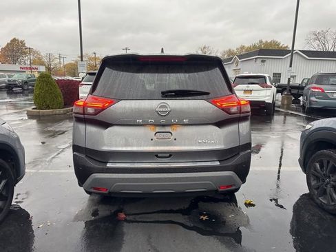 Used 2023 Nissan Rogue SV image 3