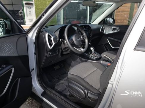 Used 2020 Kia Soul LX image 28