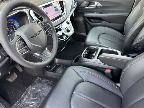New 2026 Chrysler Voyager LX FWD image 7