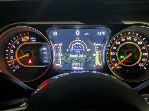 Used 2020 Jeep Wrangler Unlimited Sahara image 11