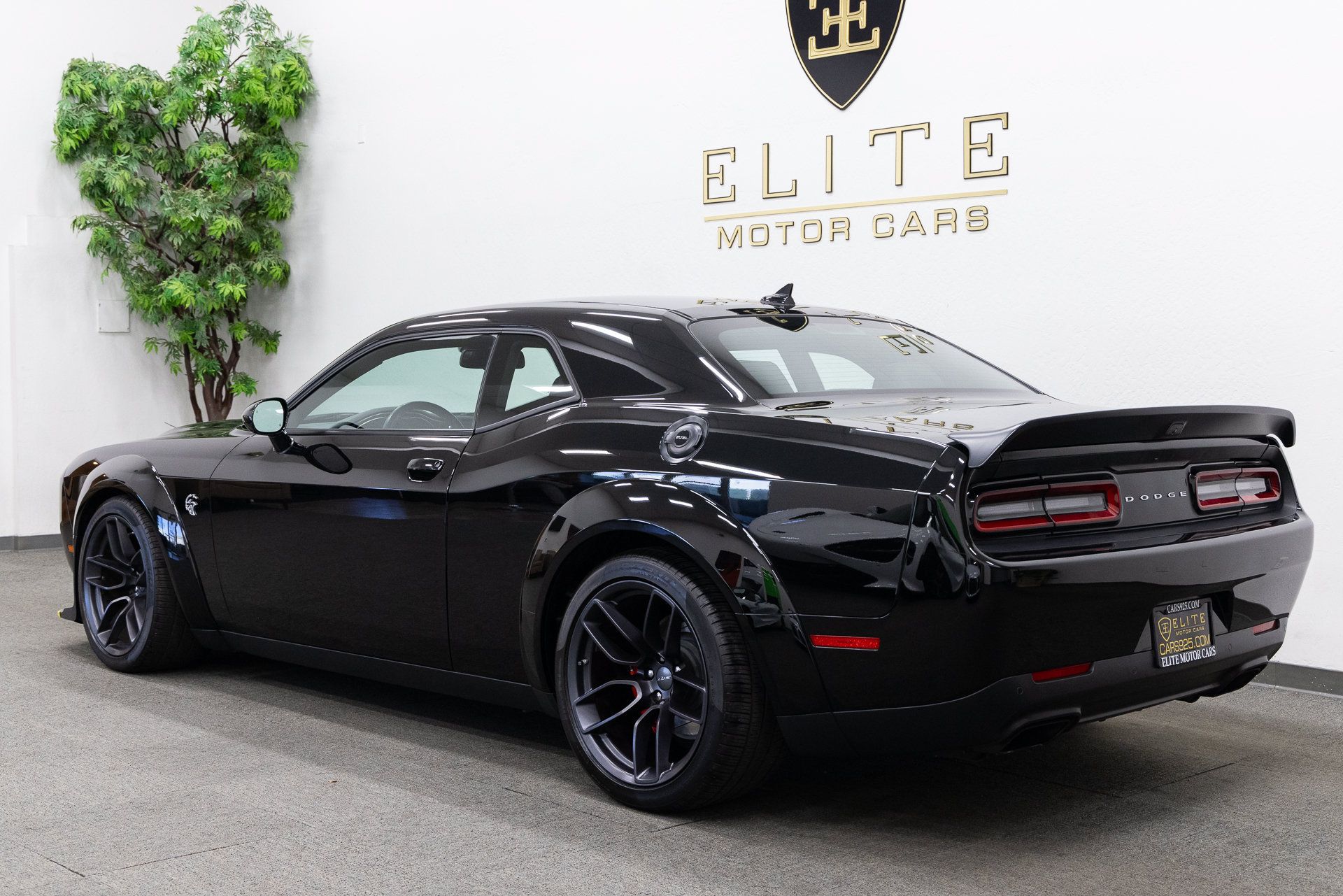 Used 2019 Dodge Challenger SRT Hellcat RWD image 3
