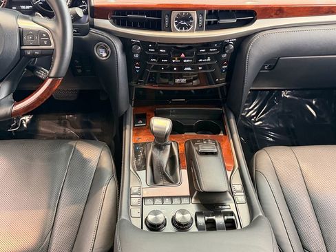 Used 2019 Lexus LX 570 4WD w/ Luxury Package image 14