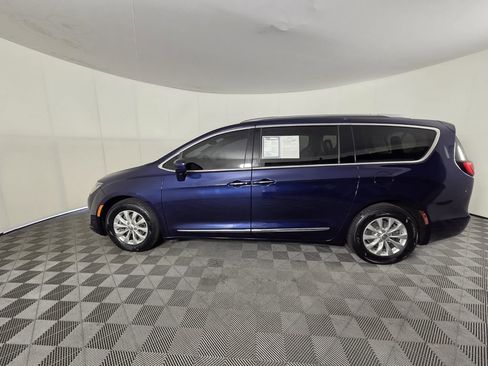 Certified 2018 Chrysler Pacifica Touring-L Plus image 8