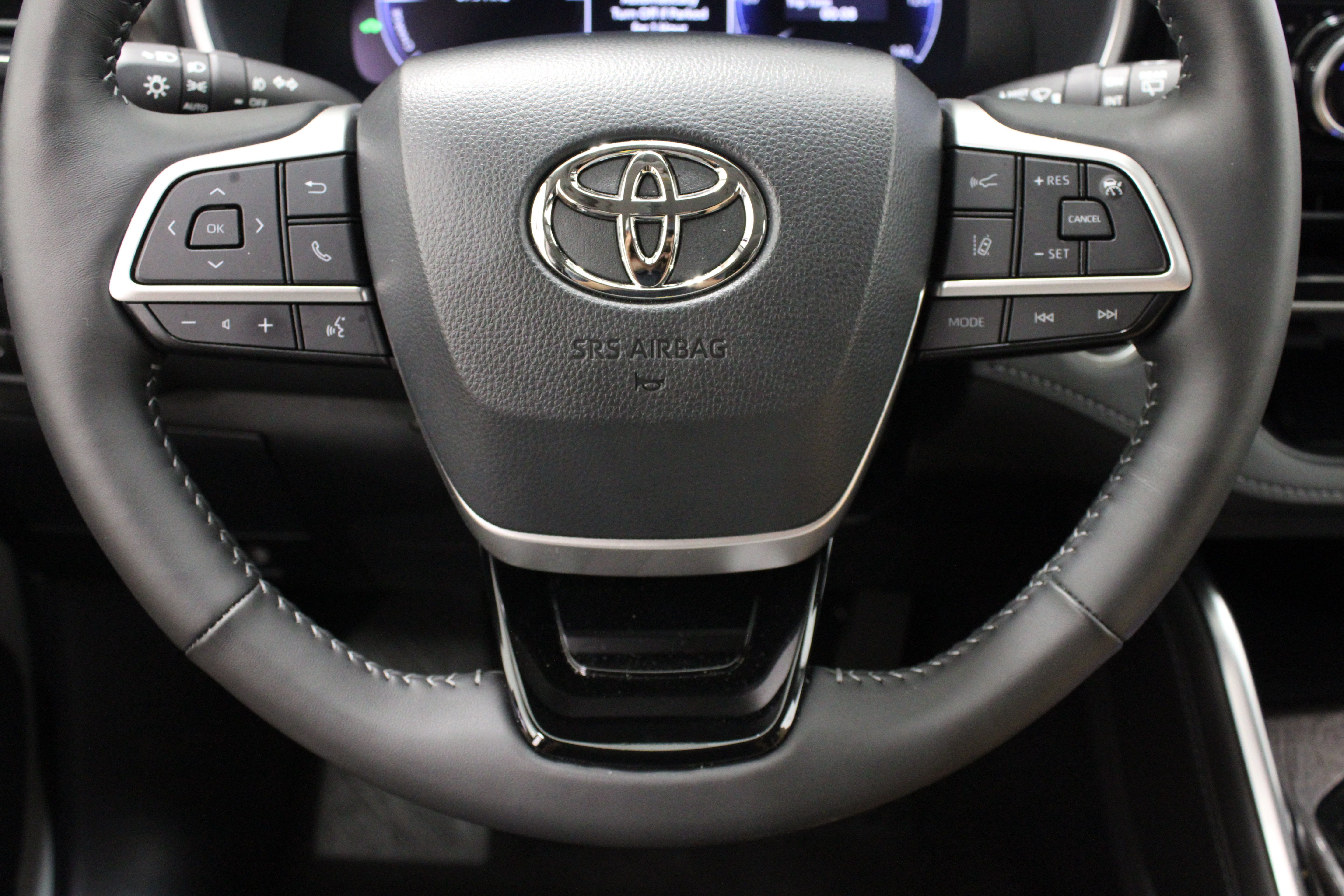 Used 2026 Toyota Highlander Limited AWD/4WD image 25
