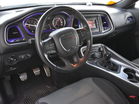 Used 2016 Dodge Challenger R/T image 17
