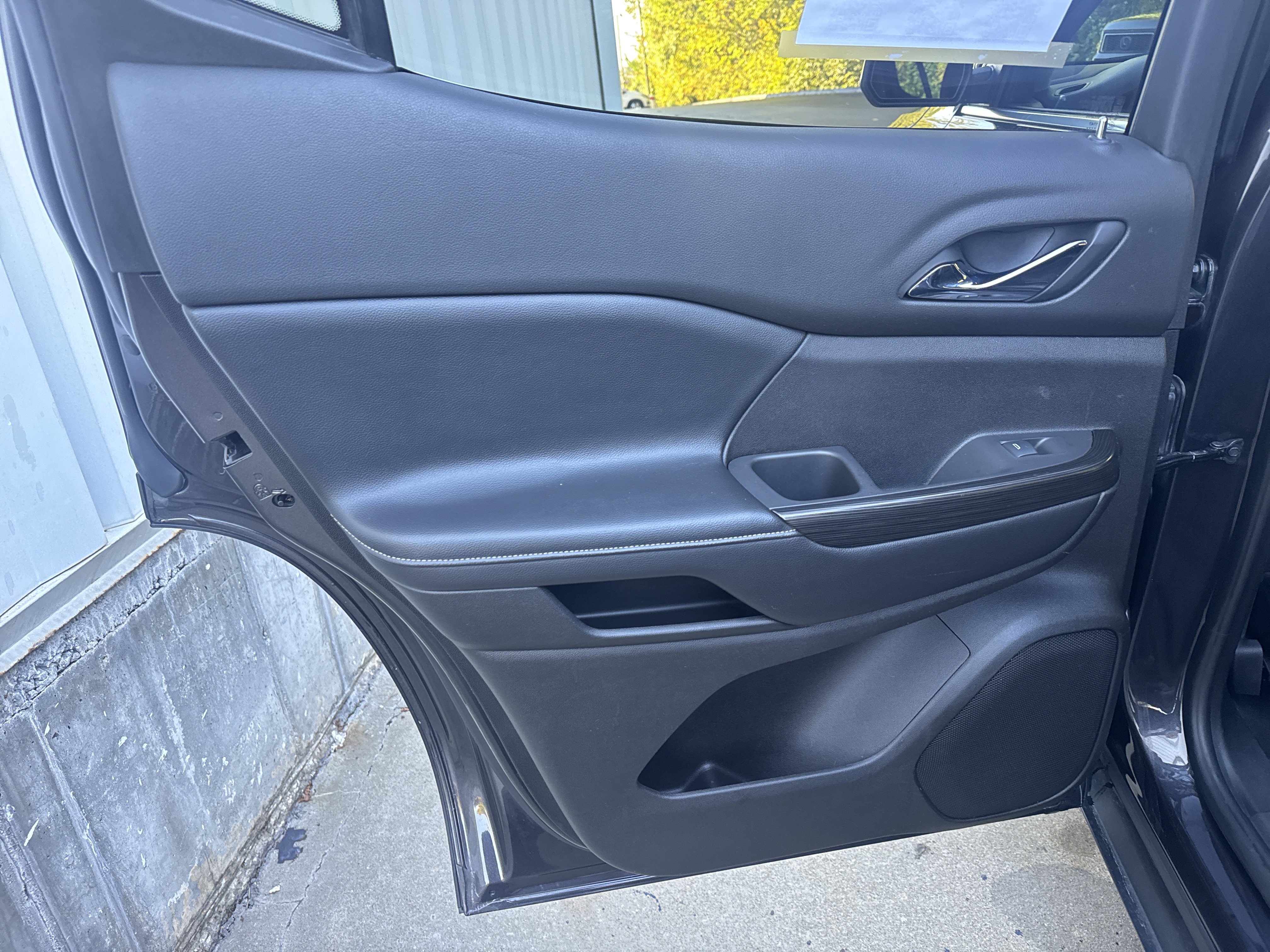 Used 2019 GMC Acadia SLT AWD/4WD image 9