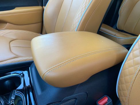 Used 2023 Chrysler Pacifica Pinnacle image 58