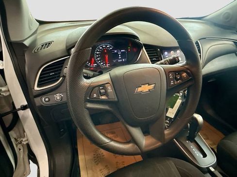 Used 2020 Chevrolet Trax LT image 12