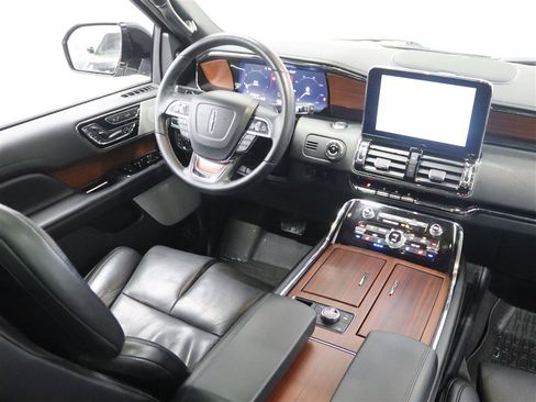 Used 2020 Lincoln Navigator L Reserve w/ Luxury Package image 19