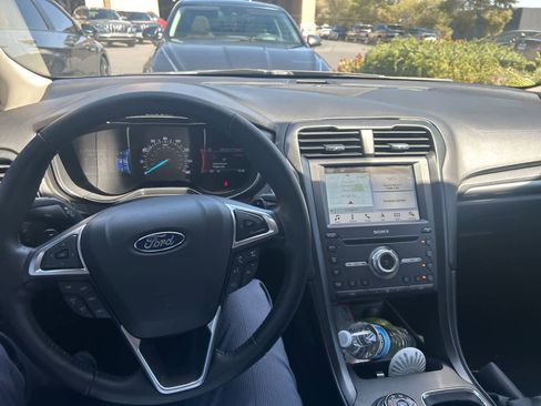 Used 2017 Ford Fusion Titanium image 5