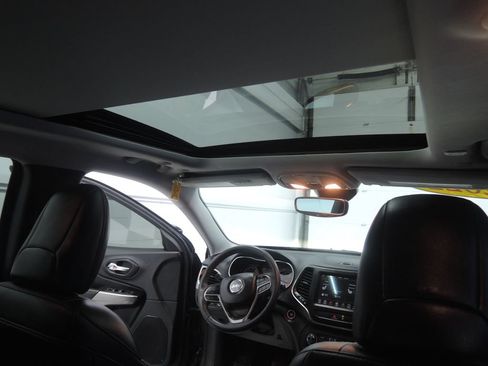 Used 2022 Jeep Cherokee Latitude Lux w/ Sun & Sound Group AWD/4WD image 36