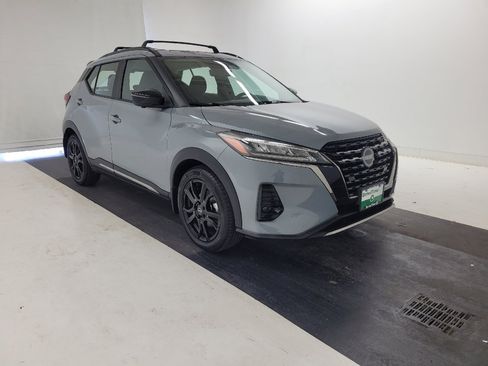 Used 2022 Nissan Kicks SR w/ Interior Electronics Package FWD image 13