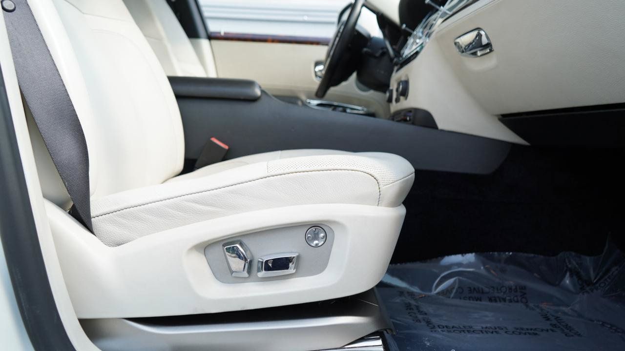 Used 2011 Rolls-Royce Ghost RWD image 48