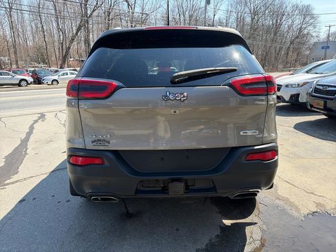 Used 2017 Jeep Cherokee Latitude w/ Cold Weather Group image 4