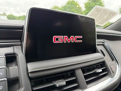 Used 2023 GMC Yukon SLT AWD/4WD image 14
