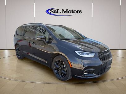 Used 2023 Chrysler Pacifica Touring-L w/ S Appearance Package