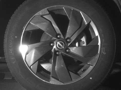 Used 2025 Nissan Rogue SV image 13