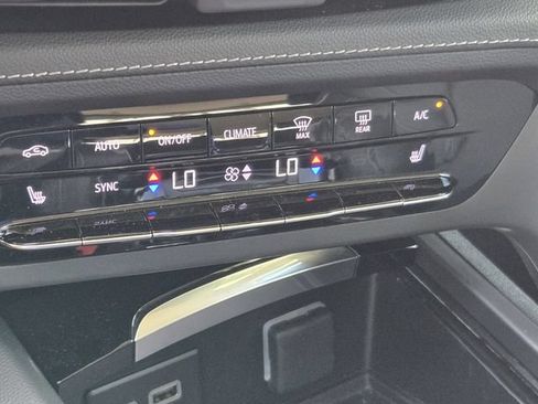 Used 2023 Buick Envision Essence AWD/4WD image 17