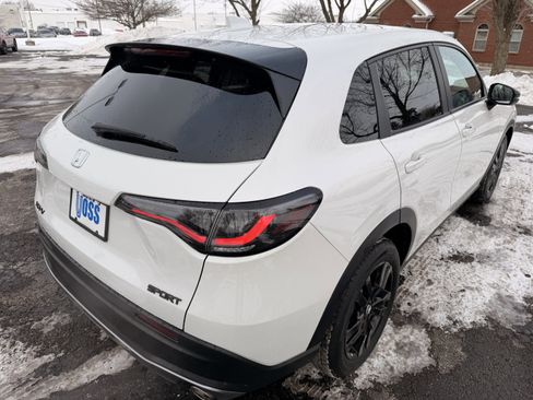 Certified 2026 Honda HR-V Sport image 3
