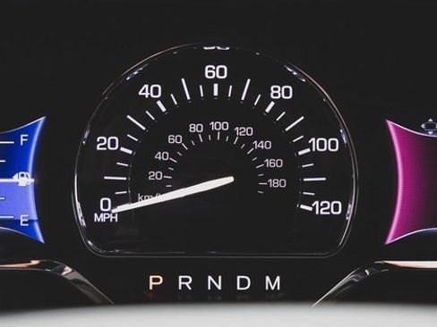 Used 2017 Lincoln Navigator Select image 12