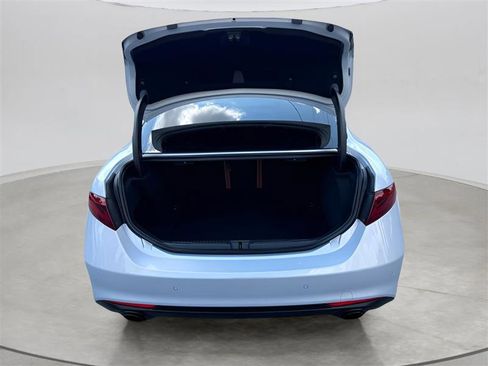 Used 2022 Alfa Romeo Giulia Ti image 9