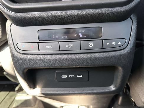 Used 2025 Honda Pilot EX-L image 15