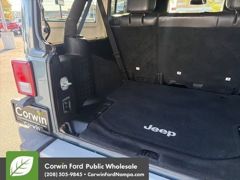 Used 2014 Jeep Wrangler Unlimited Sahara w/ Dual Top Group AWD/4WD image 31