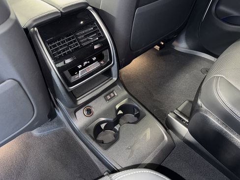 Used 2025 BMW X7 xDrive40i w/ M Sport Package image 16