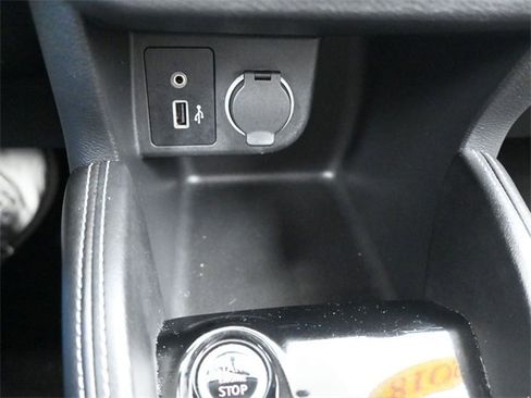 Used 2018 Nissan Kicks SV image 15