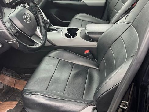 Used 2023 Toyota Venza LE image 5