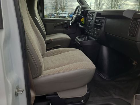 Used 2019 Chevrolet Express 3500 w/ Power Convenience Package image 20