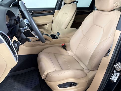 Certified 2023 Porsche Cayenne Platinum Edition AWD/4WD image 5